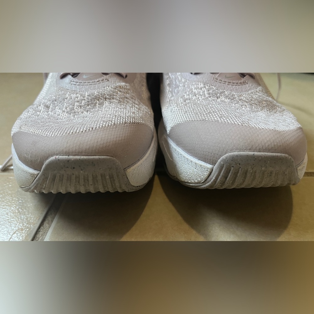 Nike Versair Women’s Sz 7 Platinum Violet W - DZ3547-004 Sneakers Shoes Gym - Picture 3 of 13
